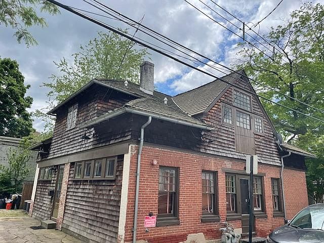 1st image of 19 W 2nd St