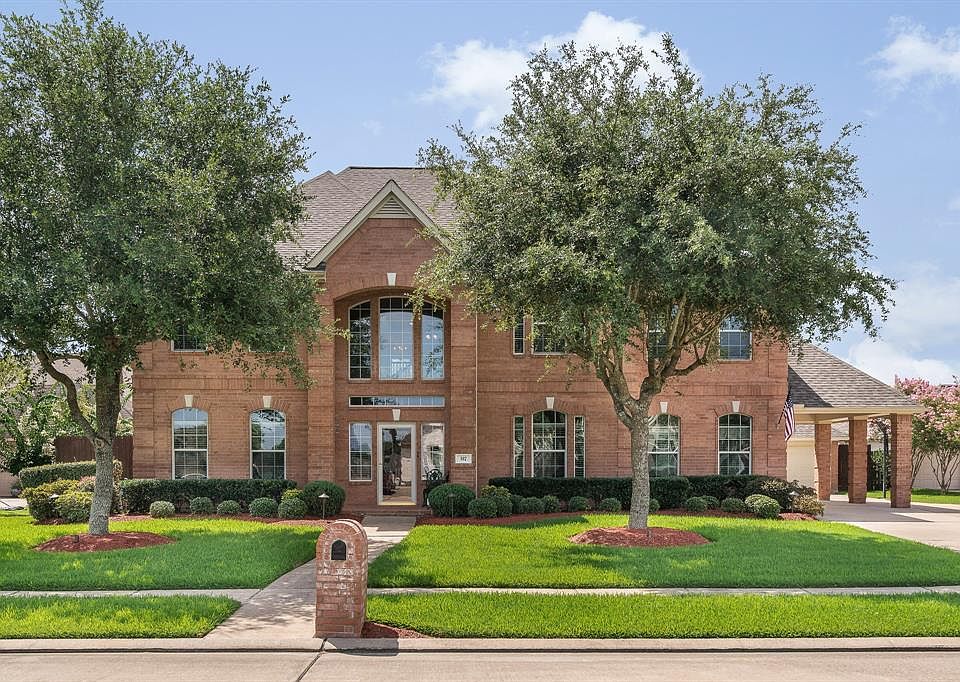 1st image of 517 W Lake Dr