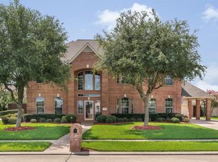 517 W Lake Dr, Friendswood, TX 77546