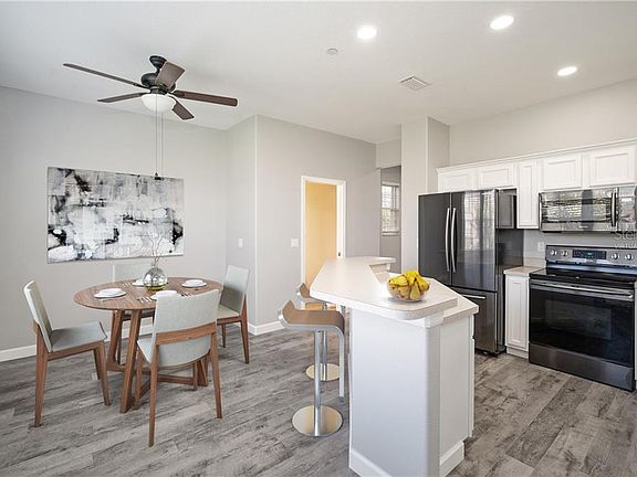 3rd image of 2528 Lexington Oak Dr