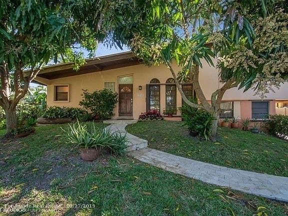 2nd image of 2518 Sugarloaf Ln