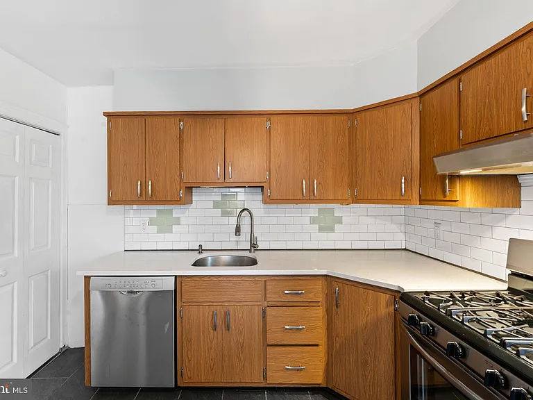 809 Ardmore Ave — Photo 12