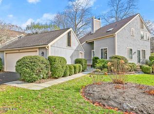 306 W Lyon Farm Dr, Greenwich, CT 06831