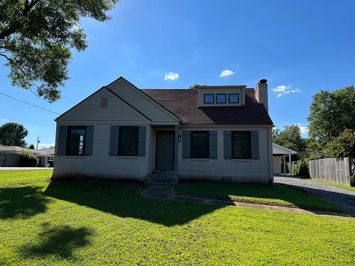 Building Photo - 621 Kingwood Dr