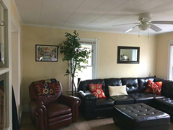 4th image of 134 Woodlawn Ave #2