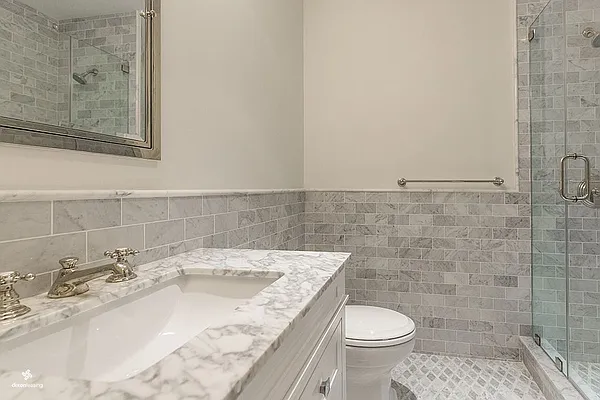 Rented by Dixon Advisory USA Inc. | media 47