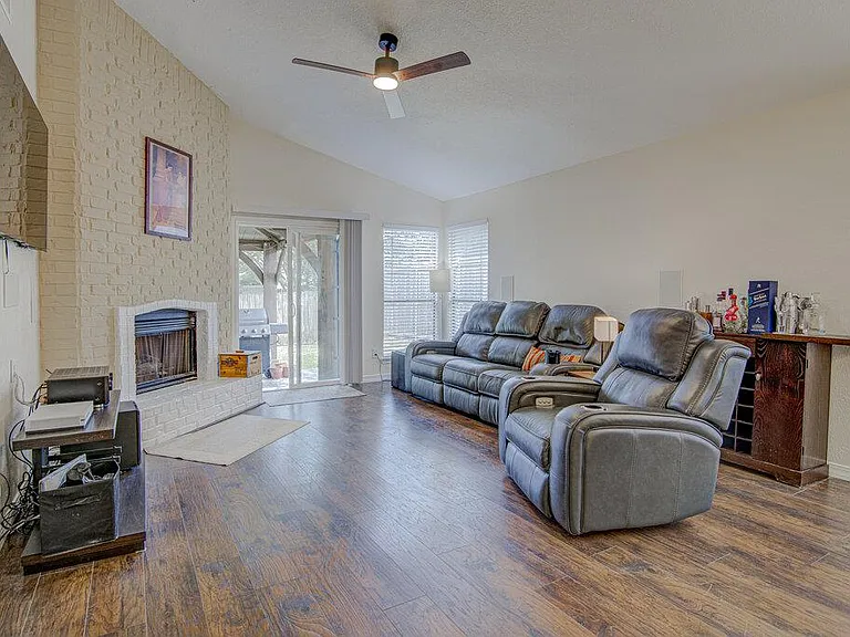 2801 Norfolk Dr — Photo 2