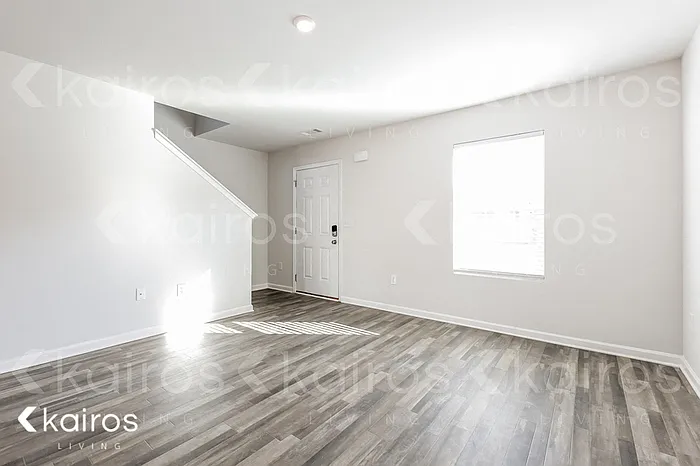 4 bed, 3.0 bath, 1811 sqft, $2,015 — Photo 2