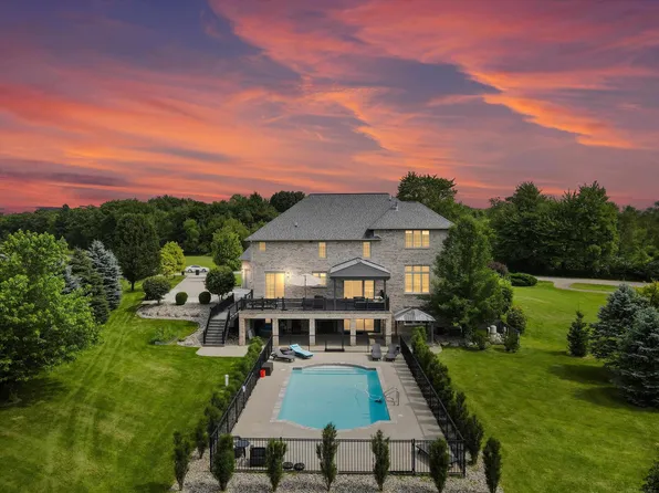 19405 Windmill Dr, Ray, MI 48096