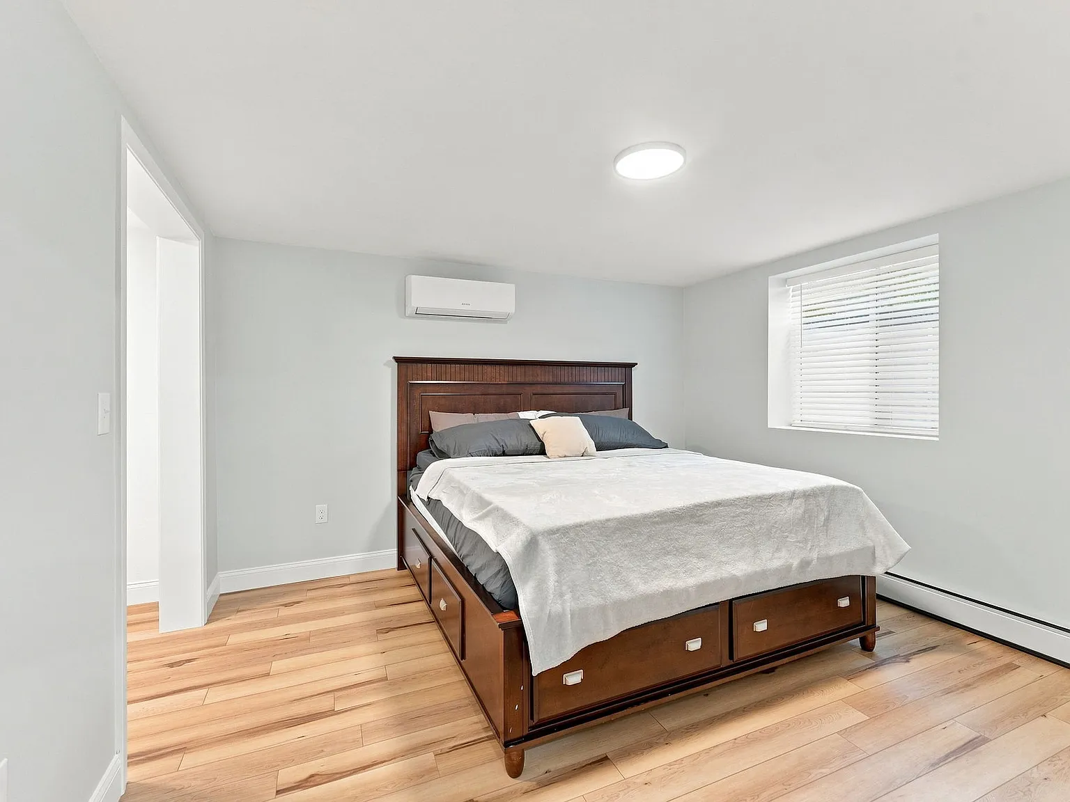 2 bed, 1050 sqft, $2,750 — Photo 2