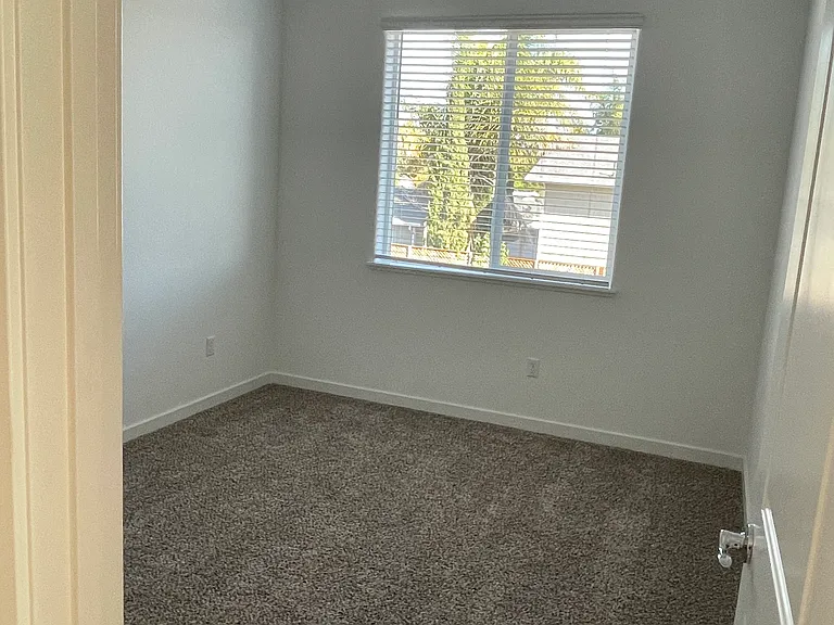 129 Sophia Ct — Photo 15