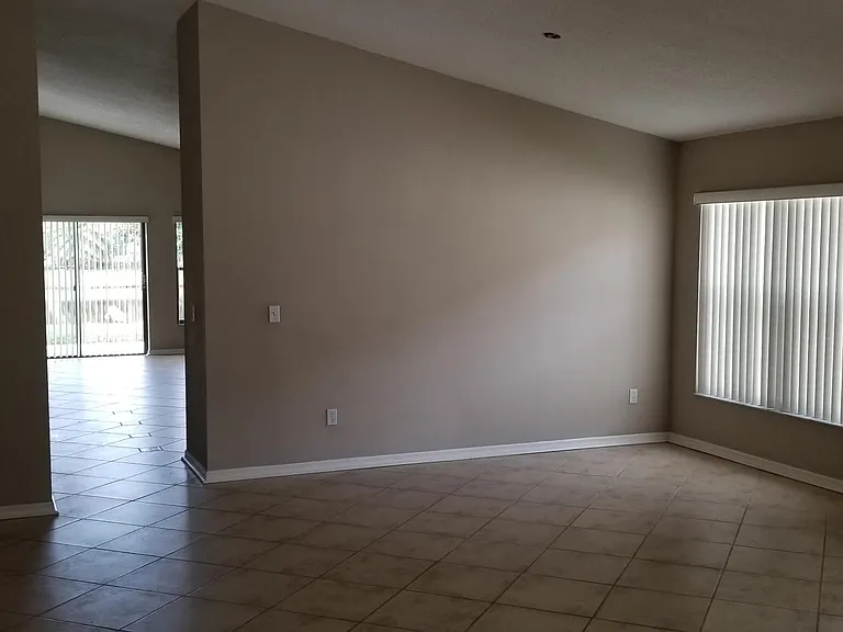 533 Hardwood Cir — Photo 2