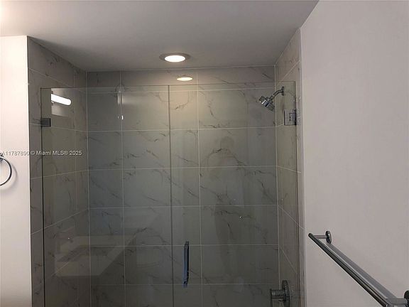 5th image of 16385 Biscayne Blvd Unit 1205