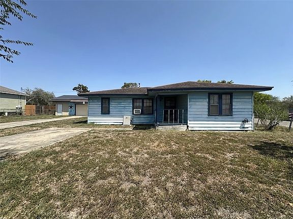 3rd image of 801 Ruben Chavez Rd