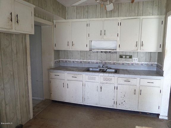 3rd image of 200 Lantana Ln