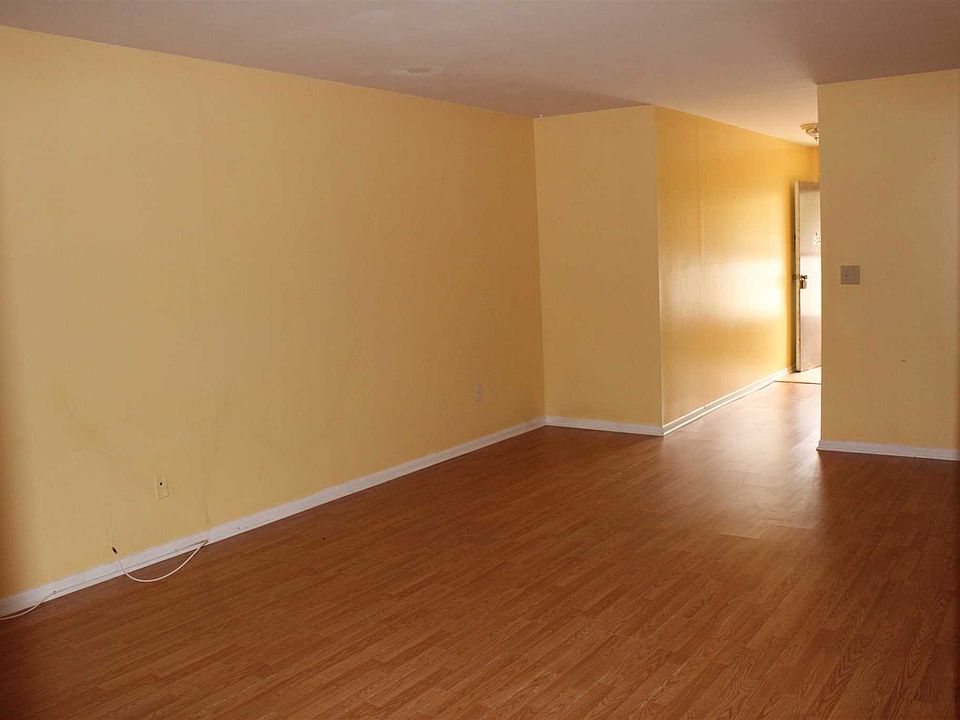 2nd image of 26 Cooper Rd APT 904