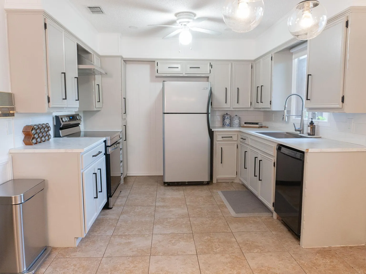 3 bed, 1790 sqft, $1,850 — Photo 2