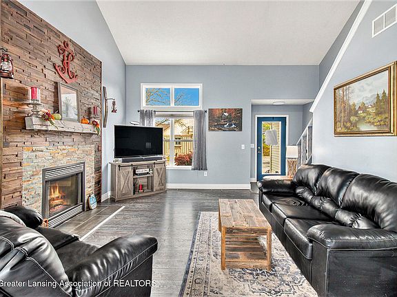 4th image of 218 E Chester Dr #23