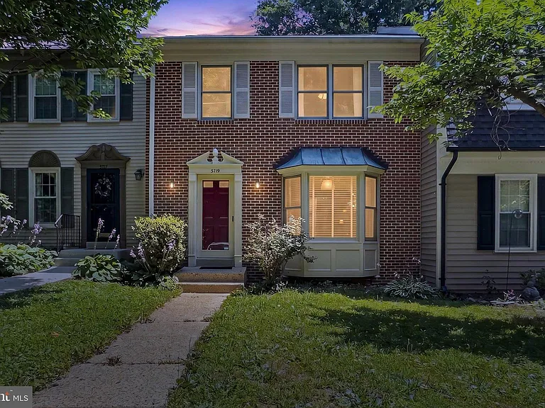 5719 Oakshore Ct — Photo 1