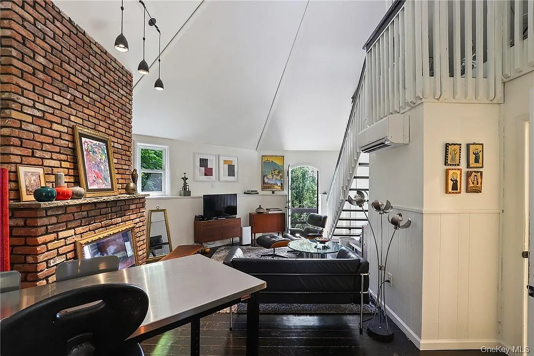 1 bed, 1.0 bath, 800 sqft, $3,200 — Photo 2