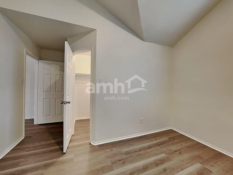 1003 San Antonio Dr — Photo 16