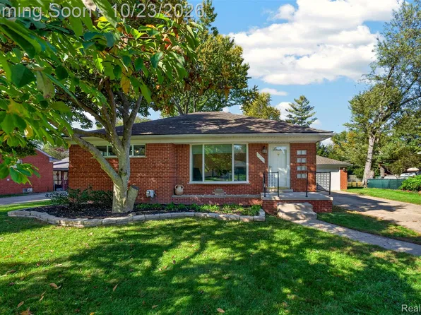 2258 Saint Joseph St, West Bloomfield, MI 48324