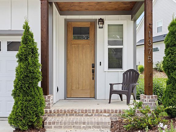 4th image of 1375 Carrington Way
