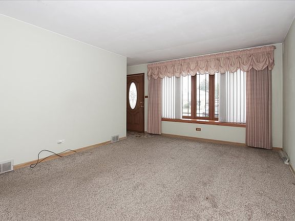2nd image of 3705 Sarah St