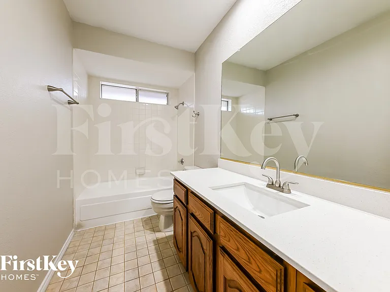 542 Renee Ln — Photo 13