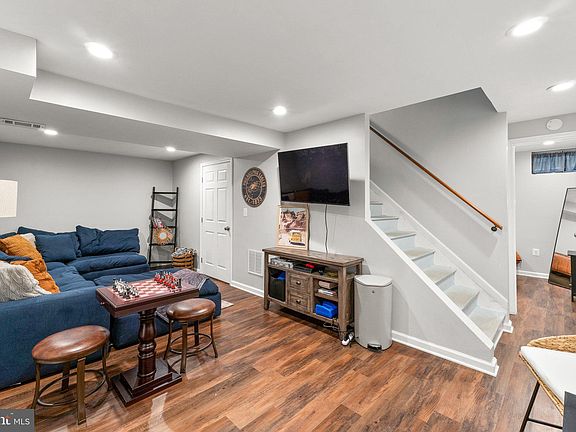 5th image of 10810 Lake Square Ct