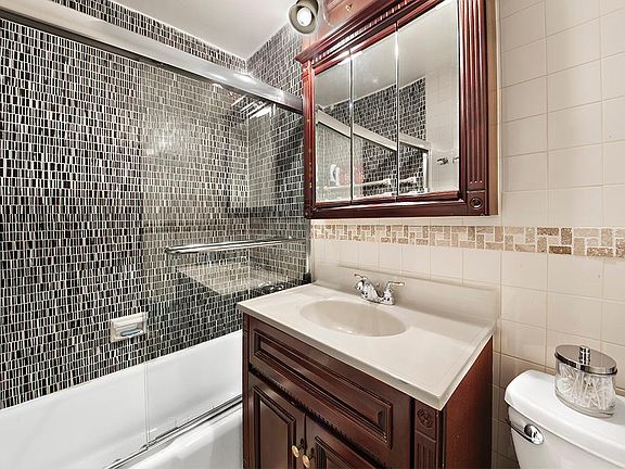 5th image of 205 Third Avenue 1d #1D