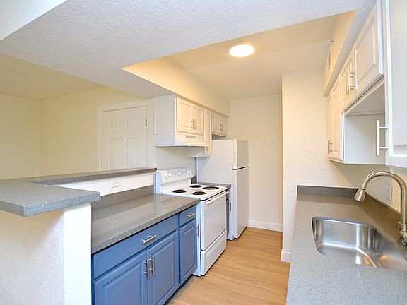 4th image of 4308 N Longview Ave APT 205