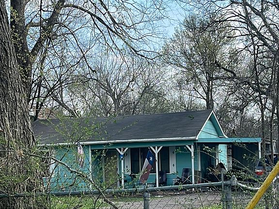 2nd image of 109 W Kirby St