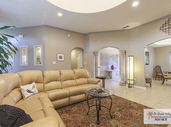 5th image of 780 Pine Falls Dr