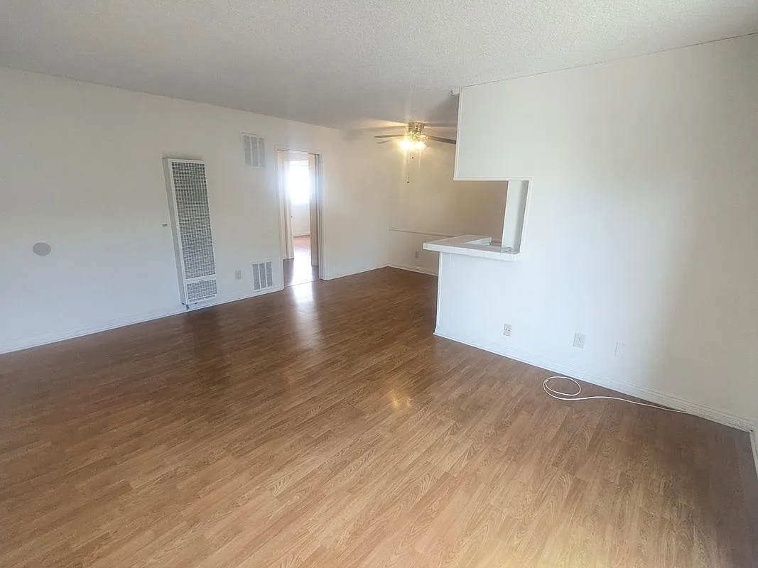 2 bed, 2.0 bath, 900 sqft, $2,250 — Photo 2