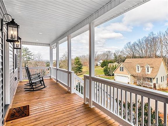 5th image of 67 Locust Meadow Ln