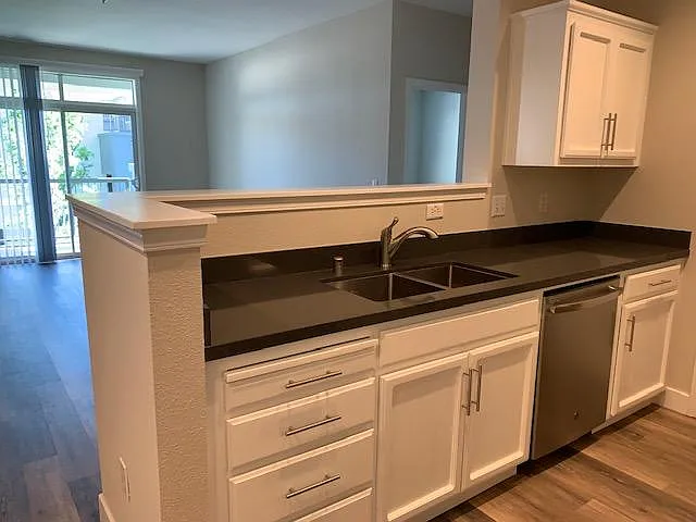 3x2 / 1240 sf - Kitchen (left)