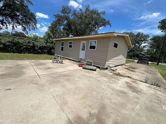 3rd image of 611 Whitten St
