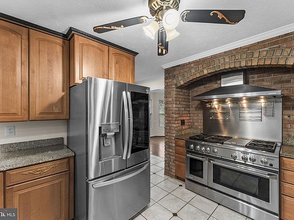 4th image of 36 Rutherford Cir