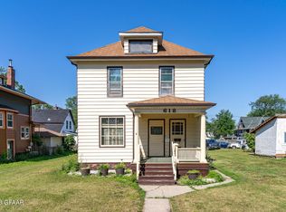 618 Chestnut St, Grand Forks, ND 58201