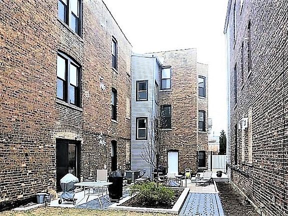 3rd image of 2013 N Hoyne Ave