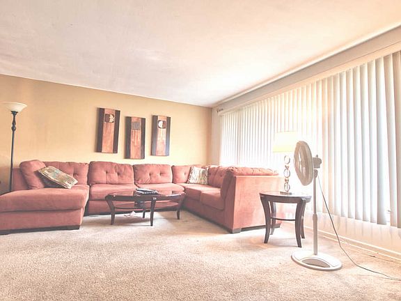 2nd image of 813 N Rainbow Dr
