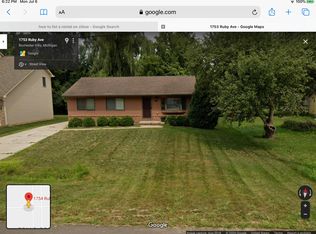 1754 Ruby Ave, Rochester Hills, MI 48309