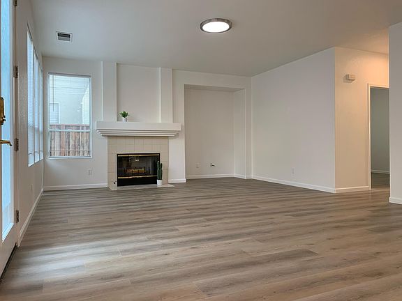 3rd image of 4036 Louvre Ave