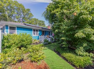 15 Hubbard Ln, Hampton Bays, NY 11946