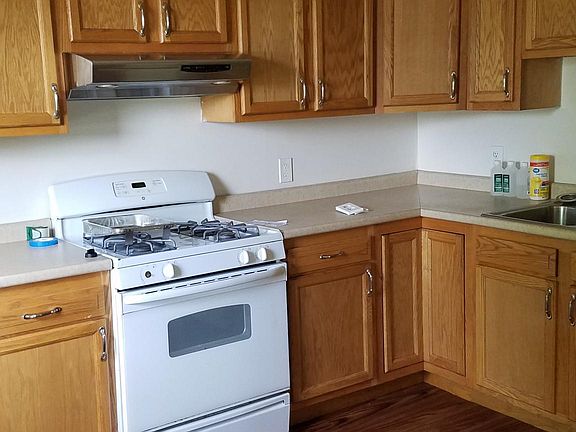 Spacious eat-in Kitchen