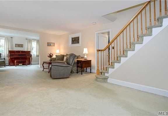 5th image of 16 Colvin Dr