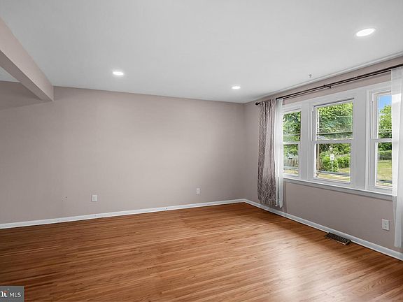 5th image of 22 Shelter Rock Rd