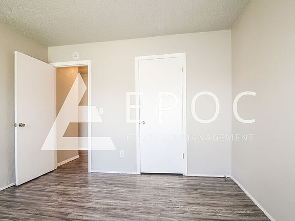 3rd image of 2621 SW 99th St
