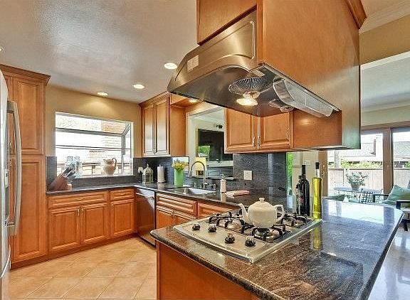 2nd image of 823 Shetland Pl